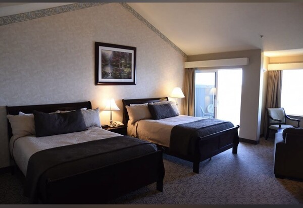 Top Floor Double Queen Suite Photo 1