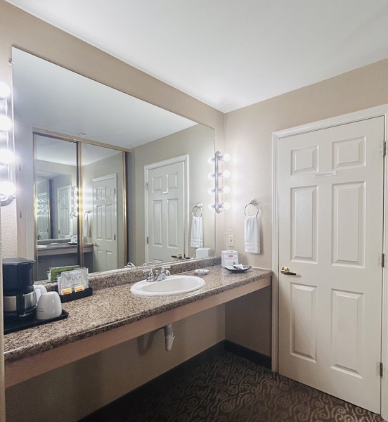 Dog Friendly Double Queen Suite Photo 6